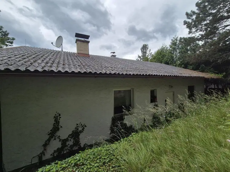 Sanierungsbedürftiges Einfamilienhaus in Hanglage