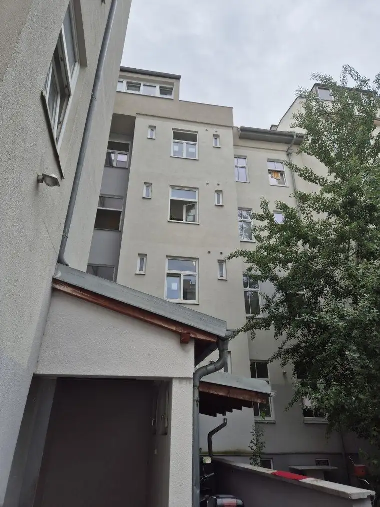 Zinshaus mit befristet vermieteten Einheiten und Jahresrohertrag von ca. 206.000 Euro