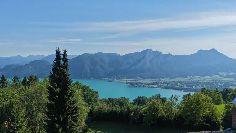 Mehr Aussicht. Mehr Ruhe. Mehr Möglichkeit. Ein Rückzugsort mit Seltenheitswert am Mondsee.