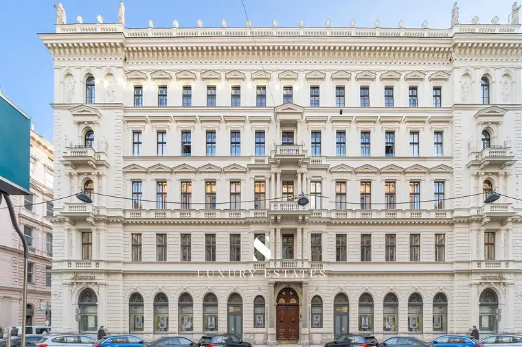 Sarah Molnnár, S – Luxury Estates GmbH