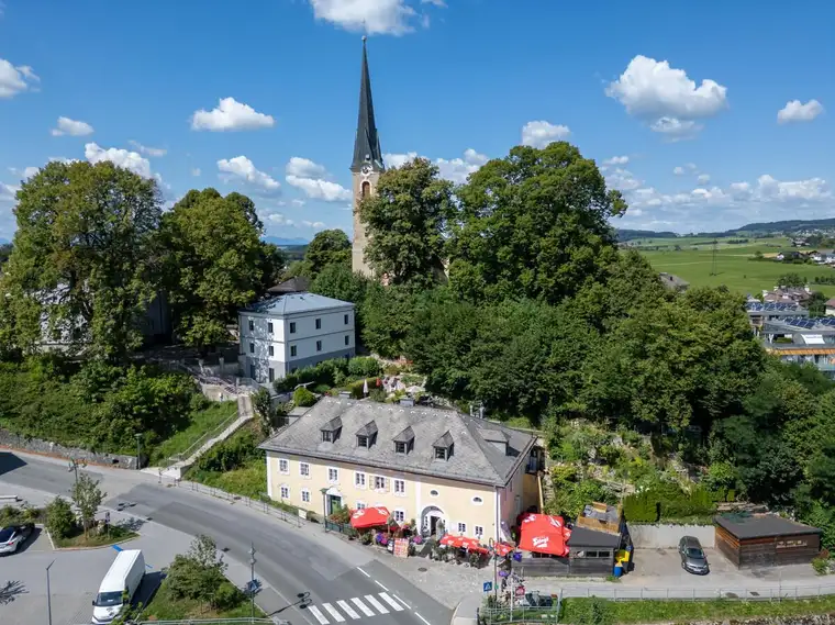 "ROKOKO-GARTEN" -Historische Dachgartenwohnung im ehemaligen Baderhaus