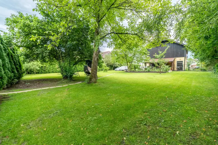 Mehrfamilienhaus „Flora" auf 5500 m2