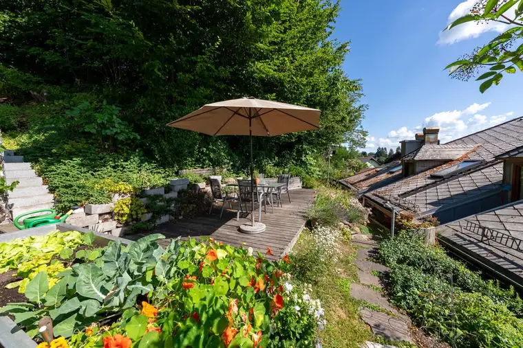 "ROKOKO-GARTEN" -Historische Dachgartenwohnung im ehemaligen Baderhaus