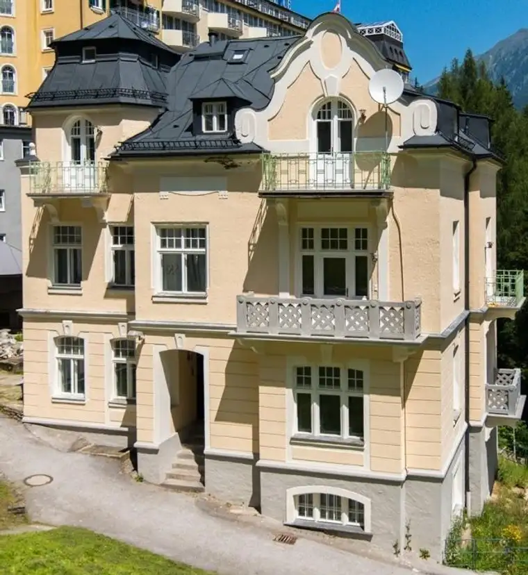  A beautiful Bell Époque chalet in the centre of Bad Gastein which has been converted into 3 luxury apartments