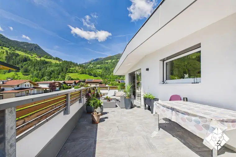 Exklusive Maisonette-Wohnung in Uderns – Ruhe, Luxus &amp; traumhafte Dachterrasse zu kaufen