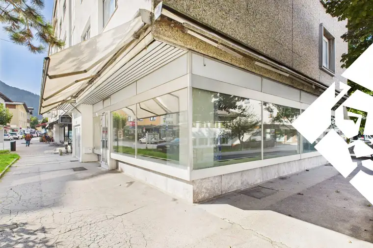 Moderne Geschäftsfläche in Top-Lage von Wörgl – große Schaufenster zu mieten!