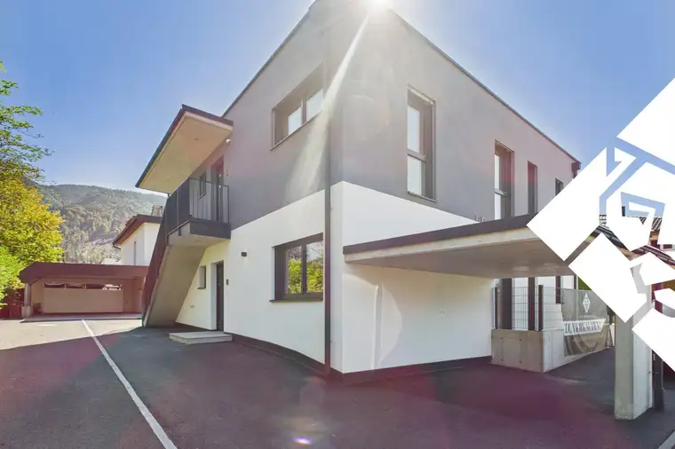 Neubaujuwel „Villenperle“ – Exklusives Zweifamilienhaus in Wörgls Villengegend