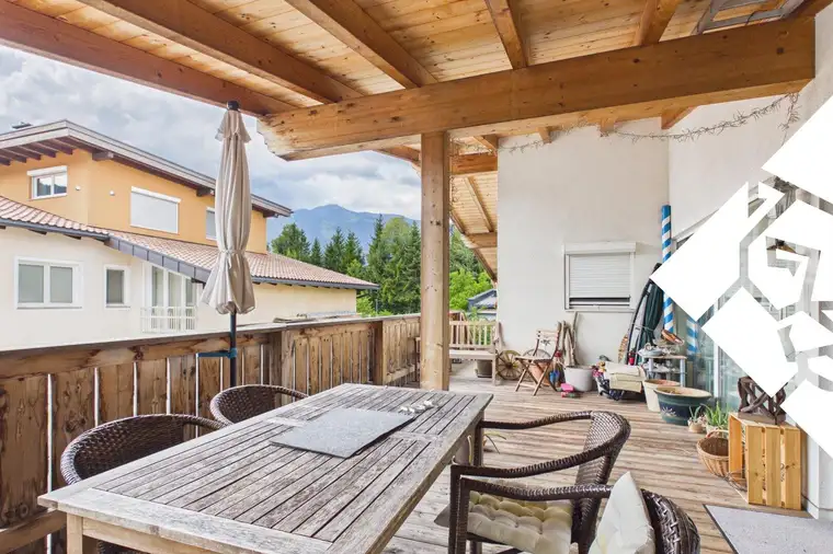 Traumhafte Penthousewohnung mit weitläufiger Sonnenterasse und Garten zur Miete