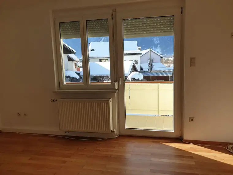 Ruhige 2-Zimmer-Wohnung mit Loggia, großem Keller, Garten &amp; Bergblick