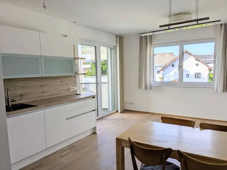 Moderne 3-Zimmer-Wohnung mit Balkon im Zentrum von Seekirchen
