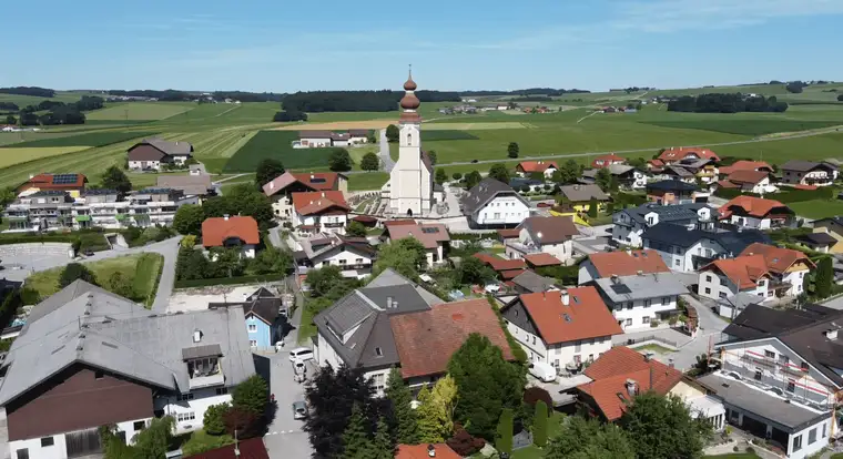 Sonniges Baugrundstück in Irrsdorf bei Straßwalchen von 465 m2 bis 933 m2