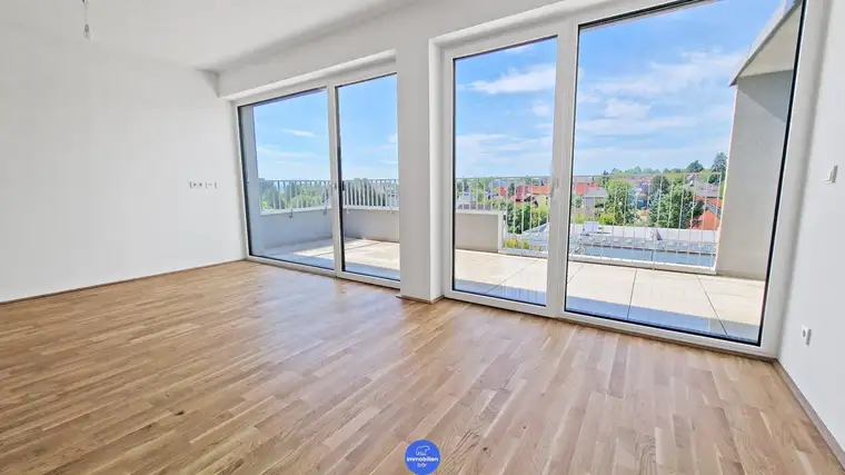 Traumhafte Wohnung mitten in Top Lage, Terrasse mit Panoramablick und Tiefgaragenplatz, Provisionsfrei