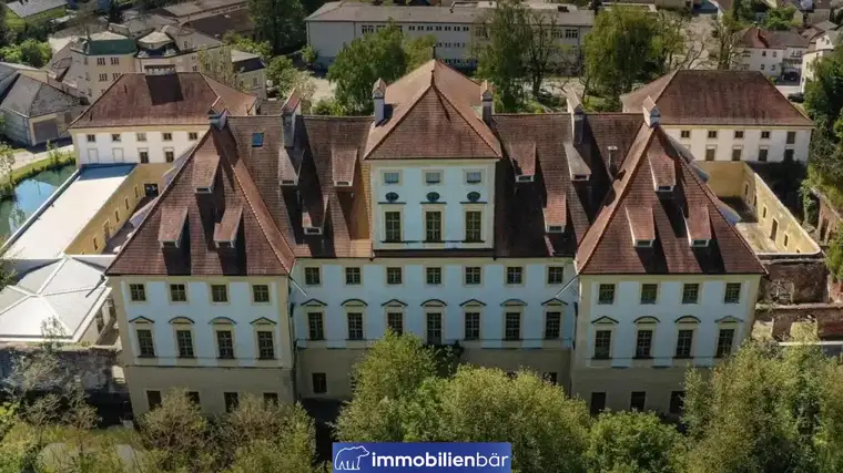 Repräsentative Büroflächen im Schloss mit Küche und Besprechungssaal