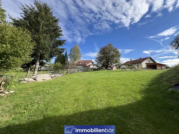 Mitten im Grünen - idyllisches Baugrundstück in Stroheim mit bewilligter Einreichplanung