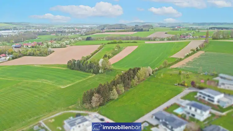 Traumhaftes Grundstück mit Aussicht - Utzenaich