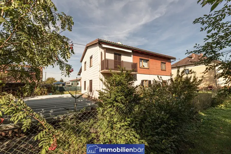 Viel Platz für neue Ideen - Großzügiges Wohnhaus mit Garten und Pool in Kallham