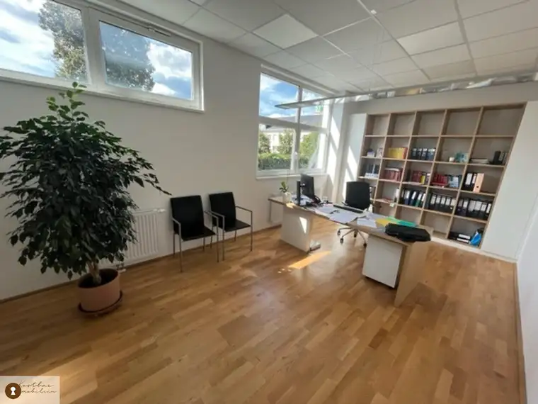 Überaus stilvolle und gepflegte Büro-/Praxisfläche im EKZ Voitsberg zu vermieten!