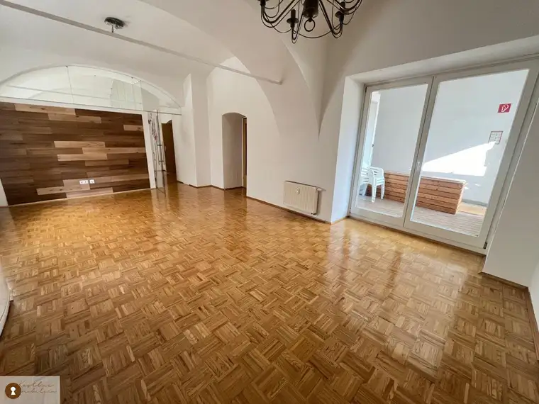 "Attraktive, frisch sanierte Zweieinhalbzimmerwohnung mit Terrasse im Herzen von Frohnleiten – Haustierfreundlich und zur Miete!"