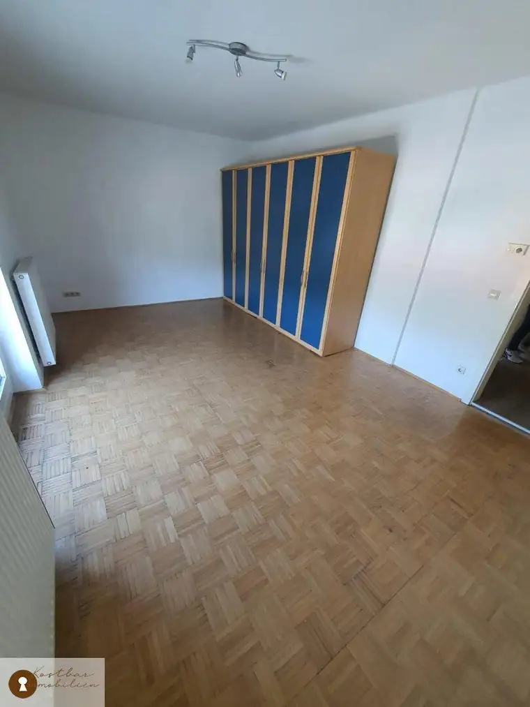 Auffallend eminente Eineinhalbzimmerwohnung in der Wetzelsdorferstraße zur Miete!