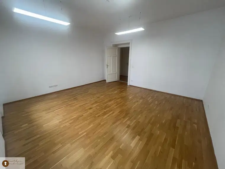 Prächtige Zweieinhalbzimmerwohnung in St. Leonhard, mit Balkon, zu vermieten!