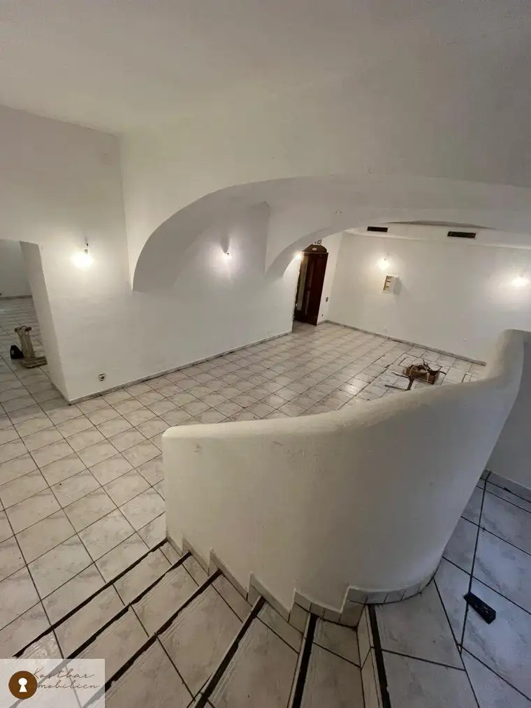 Außergewöhnliches Geschäfts/Vereinslokal/Klubhaus direkt bei der TU- Graz zur Miete.