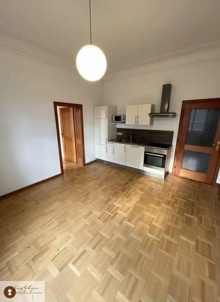 Astreine Dreizimmerwohnung in Ebersdorf – WG geeignet und Haustiere willkommen! Attraktive Miete &amp; schöne Ausstattung