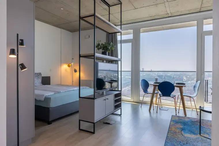 Möbliertes Apartment über den Dächern von Wien - YOUNIQ Vienna TrIIIple / Top-modernes Hochhaus