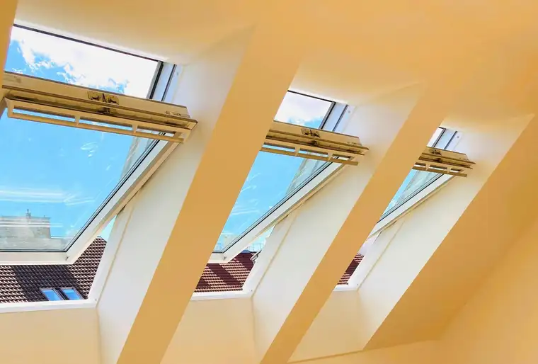 Wunderschöne Dachgeschoß Wohnung incl. Garage (WG tauglich)