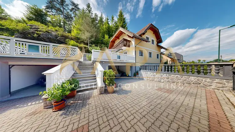 Familienhaus mit Waldblick und XXL-Terrasse vor den Toren des Pörtschacher Zentrums!