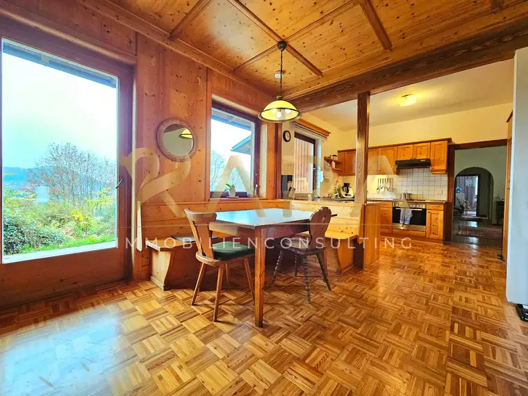 Viel Haus für wenig Geld! (Groß)Familienhaus mit leichtem Renovierungsbedarf. Berg und Seeblick!