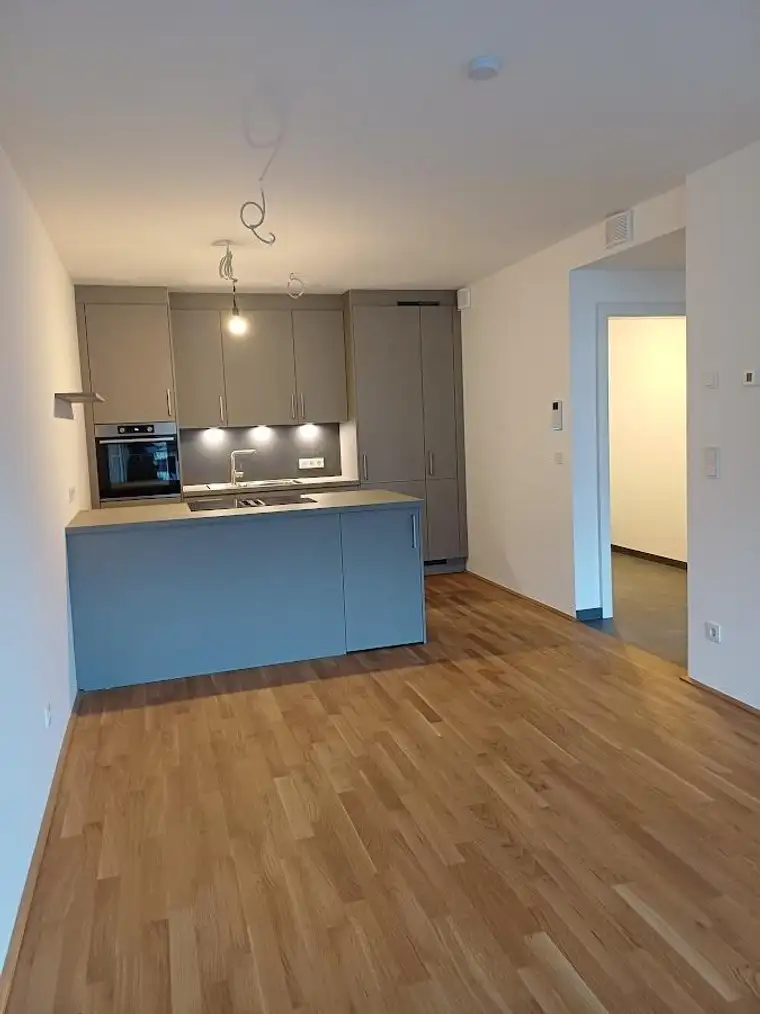 hochwertige 3 Zimmer Wohnung mit Loggia 
