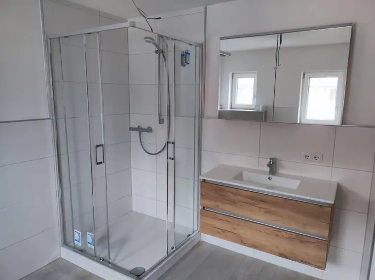große 2 Zimmer Wohnung mit Balkon zu vermieten 