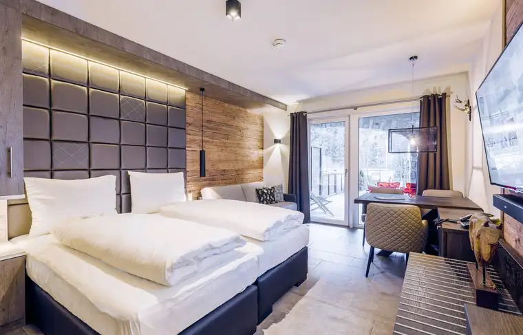 Avenida Mountain Lodges Saalbach | Studio Suite mit Terrasse/kleiner Garten