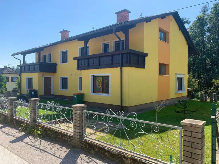 Doppelhaus mit viel Potenzial in Sonnenlage!
