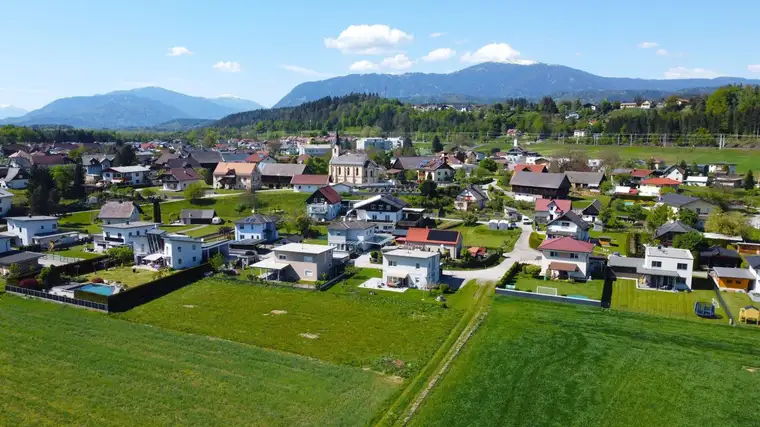 Sonniges Grundstück nahe dem Faaker See