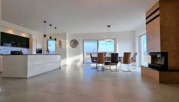 Hochwertig mit Pool &amp; Weitblick für pure Lebensqualität