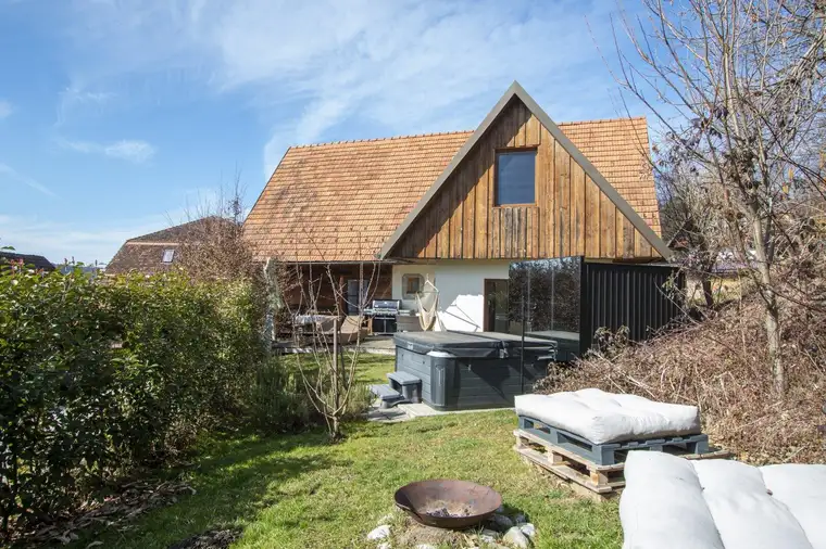 Wohnen &amp; Wohlfühlen: Stilvolles Landhaus mit exklusivem Wellnessbereich!