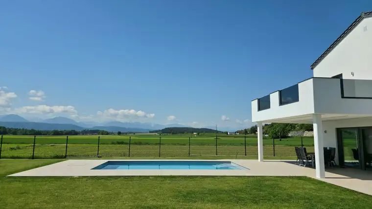 Qualitativ mit Pool &amp; Weitblick für pure Lebensqualität