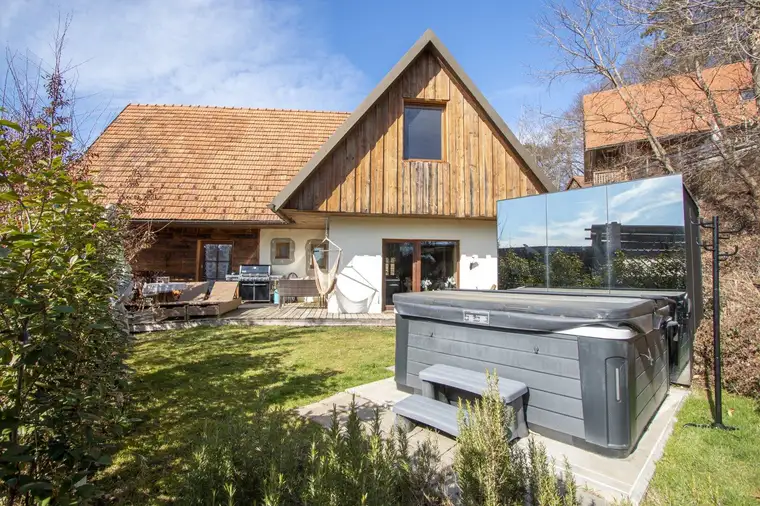 Alt trifft Neu! Neuwertiges Landhaus mit Sauna und Whirlpool!