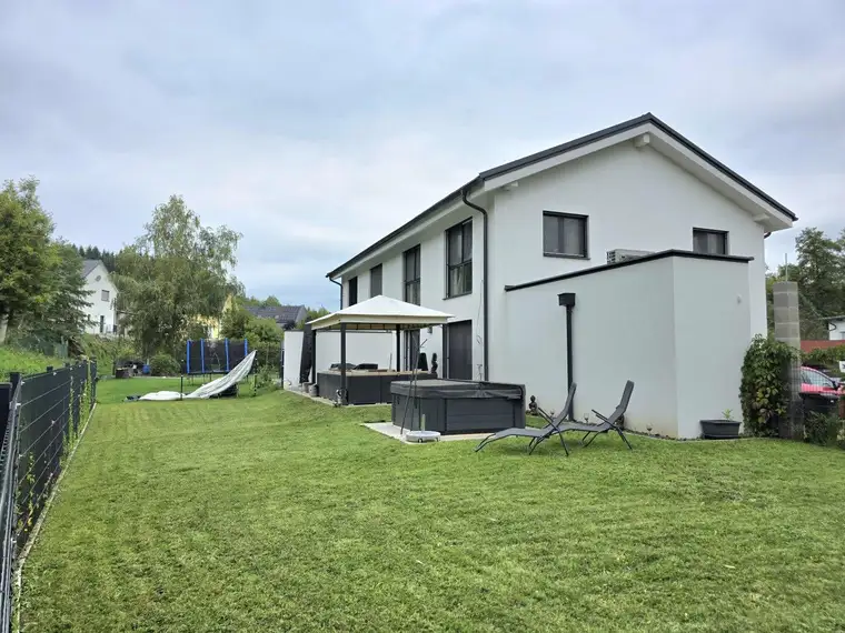 Neuwertige Doppelhaushälfte in ruhiger Sackgasse!