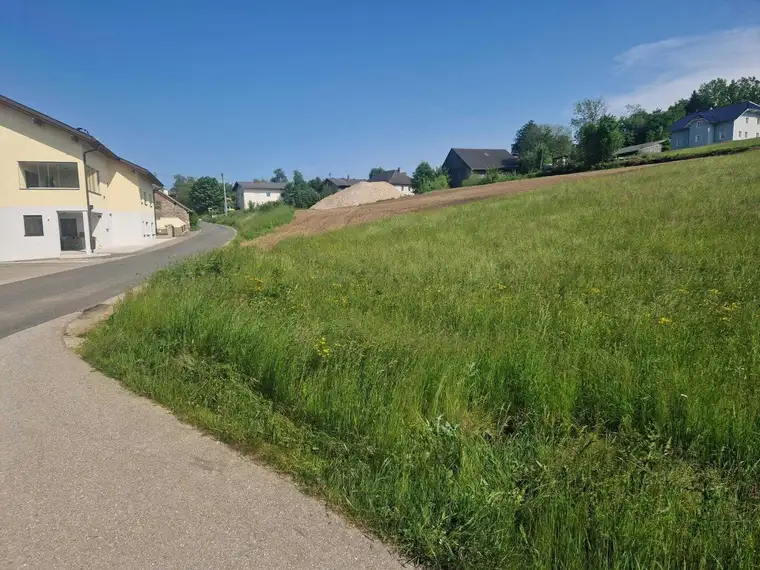 Für Bauträger - Toller Baugrund 5 km vom Attersee