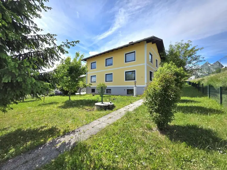 Helles Zweifamilienhaus mit 2 Wohneinheiten!