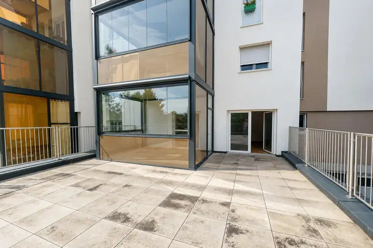 Großzügige Wohnung mit 86,57 m², 12 m² Loggia &amp; 60 m² Terrasse
