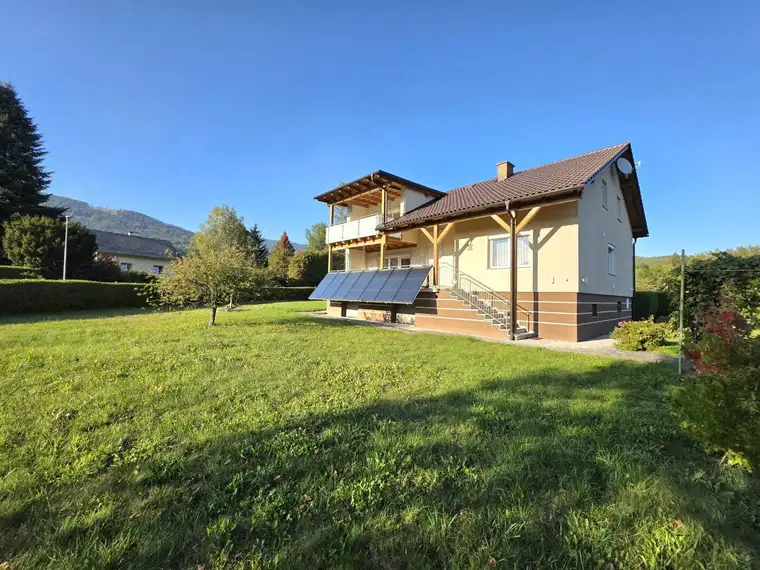Saniertes Zweifamilienhaus in sonniger Lage!