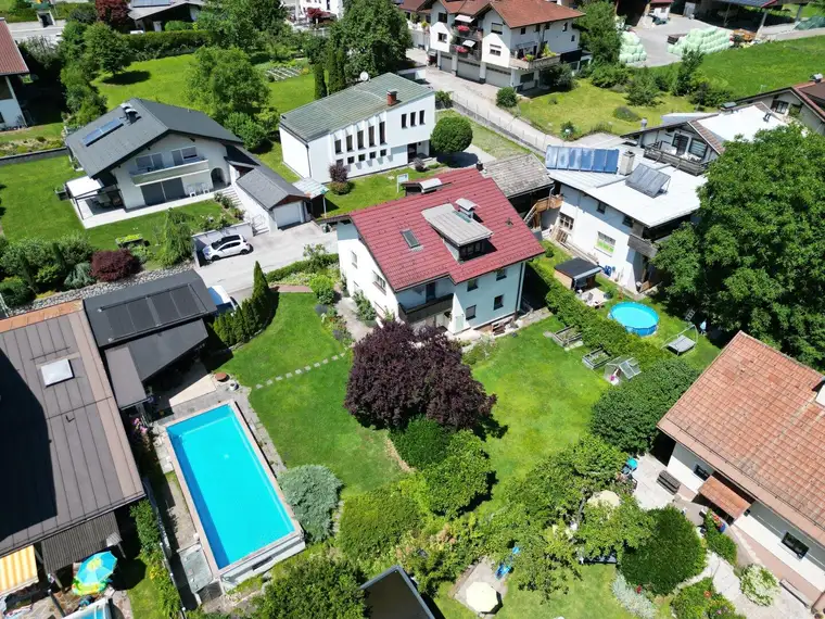 Charmantes Mehrfamilienhaus mit großem Garten und Pool in Jenbach - 930m² Grundstücksfläche