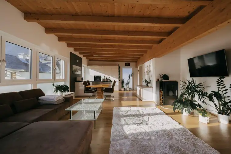 Jenbach: Modernes Zweifamilienhaus in ruhiger Umgebung mit großzügigem Garten zum Verkauf