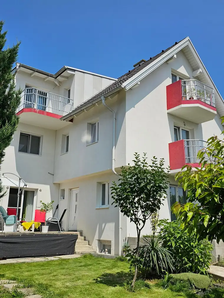 Neuer Preis! Einfamilienhaus mit drei getrennte Wohneinheiten auf Pachtgrund; Privatverkauf! Preis auf Verhandlungsbasis