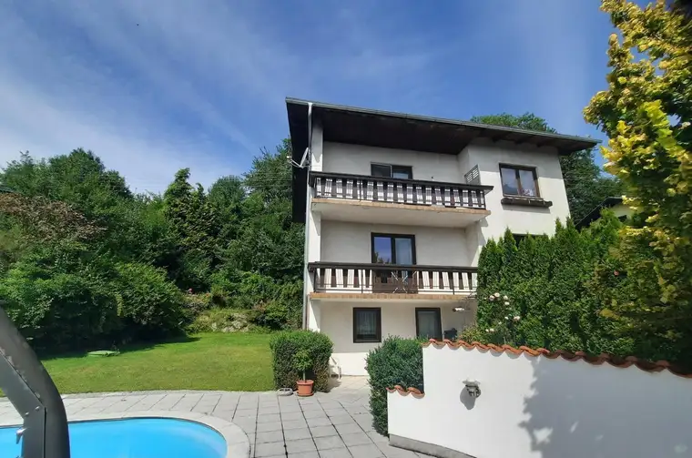 Ein- Zweifamilienhaus mit wunderschönen Garten in Wolfsegg am Hausruck