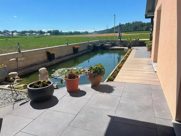Luxuriöses Wohnen...Traumhafte EG-Wohnung mit Pool und Teich ‍♀️ 