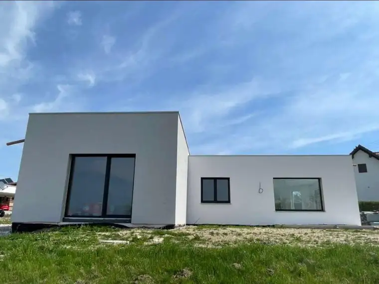Modernes Wohnglück in Waldkirchen am Wesen - Bungalow mit Garten, Terrasse und erstklassiger Ausstattung für 395.000,00 €!